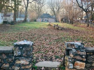 2047 N Pickwick Ave, Springfield, MO 65803