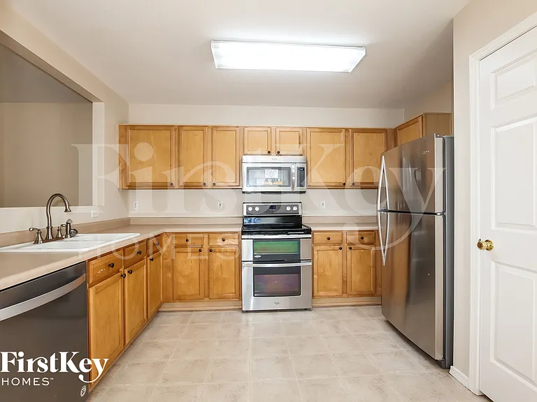 15552 W Port Au Prince Ln — Photo 7