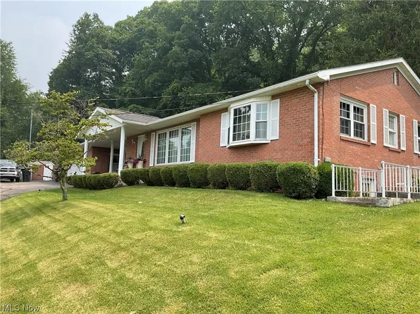 1010 Oakwood Ter, Saint Marys, WV 26170