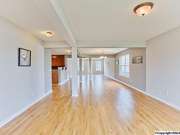 3rd image of 105 Bellevue Dr