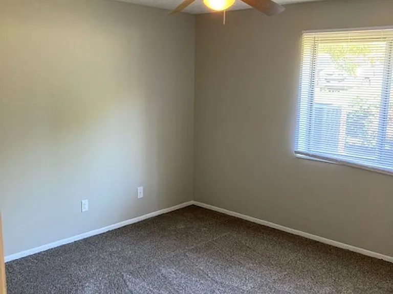 Hollow Hills Apartments — Photo 60