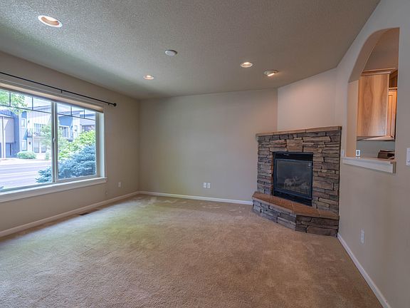 4th image of 417 NW 27th St