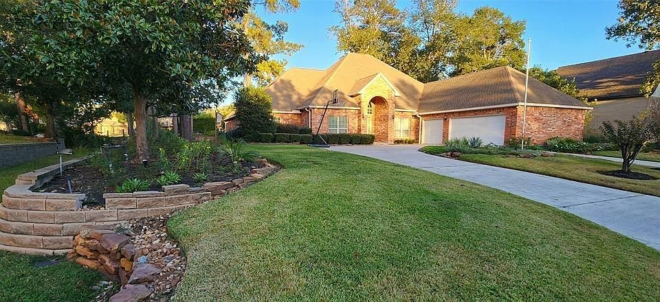 1st image of 705 Fairway Oaks