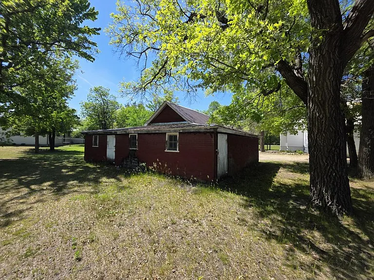 11934 Goodview Ave — Photo 3