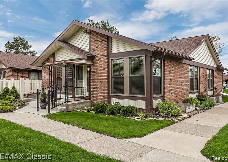 1st image of 40628 Newport Dr