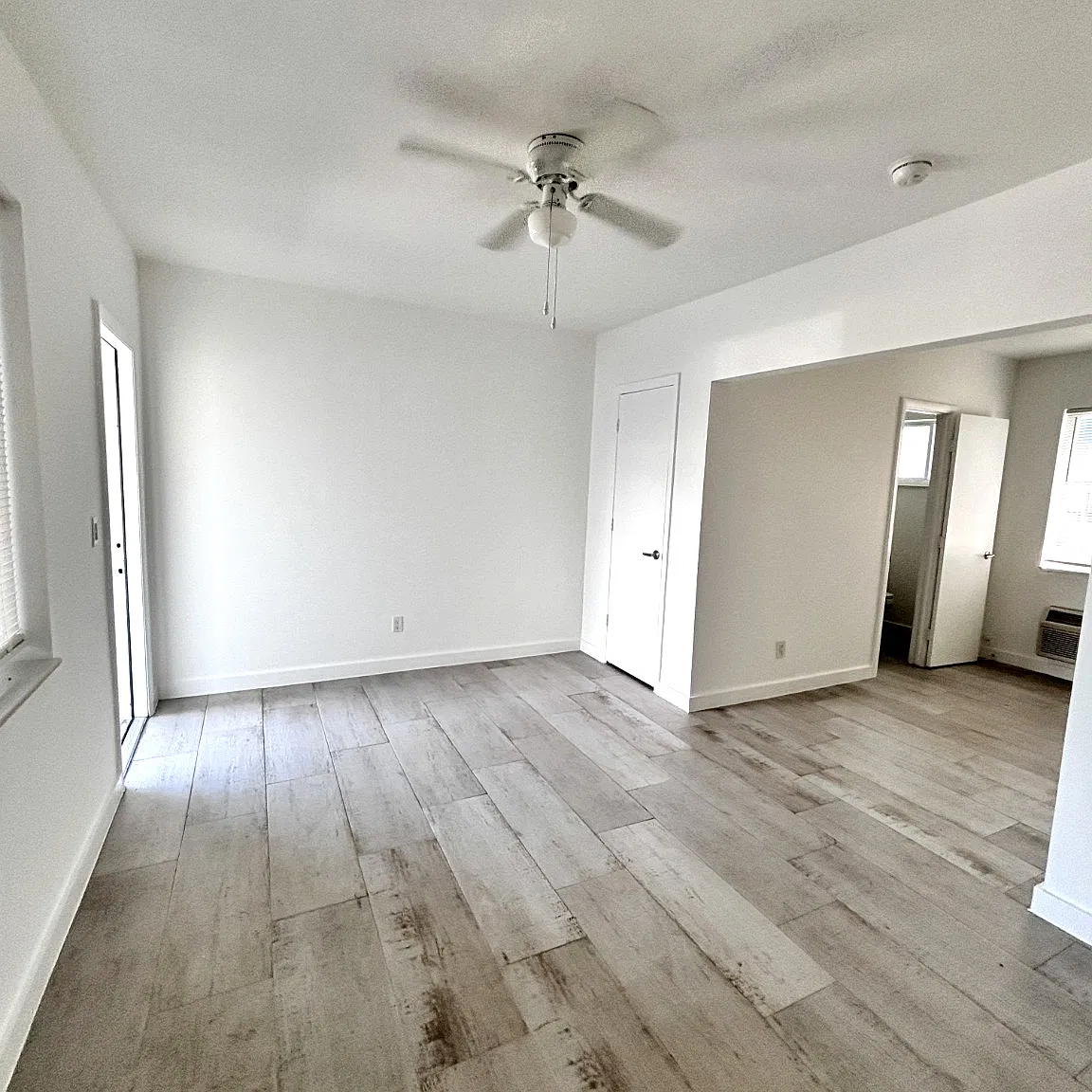 Studio, 354 sqft, $1,250 — Photo 2