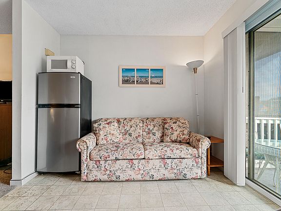 5th image of 1762 Post Road #138