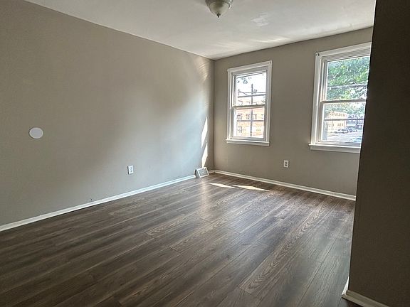 3rd image of 821 Southard St #1