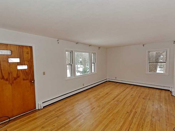 5th image of 23 Skyview Dr