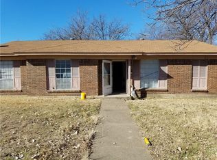 715 Blue Grass Dr, Dallas, TX 75211