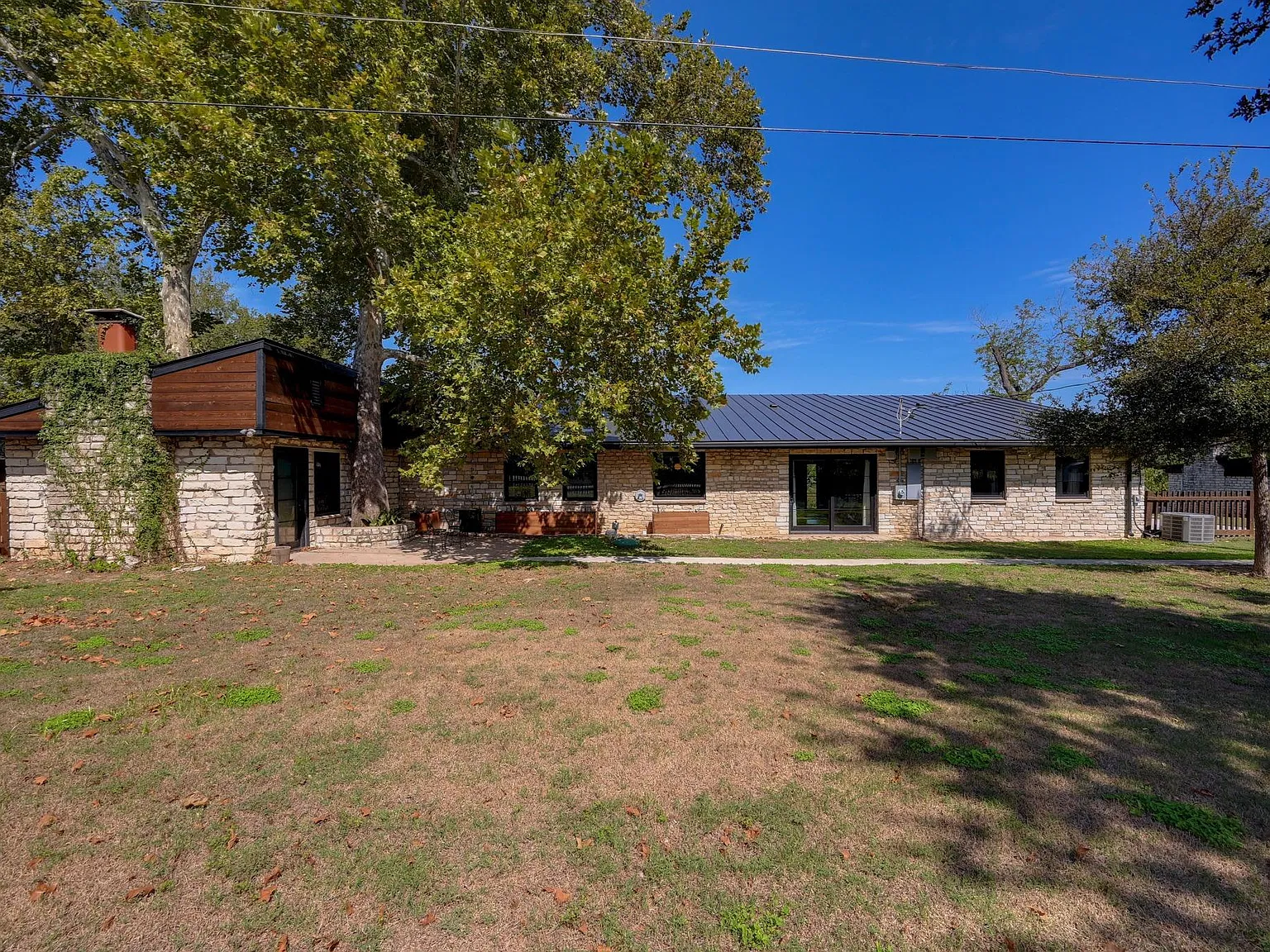 4 bed, 4.0 bath, 3304 sqft, $5,500 — Photo 1
