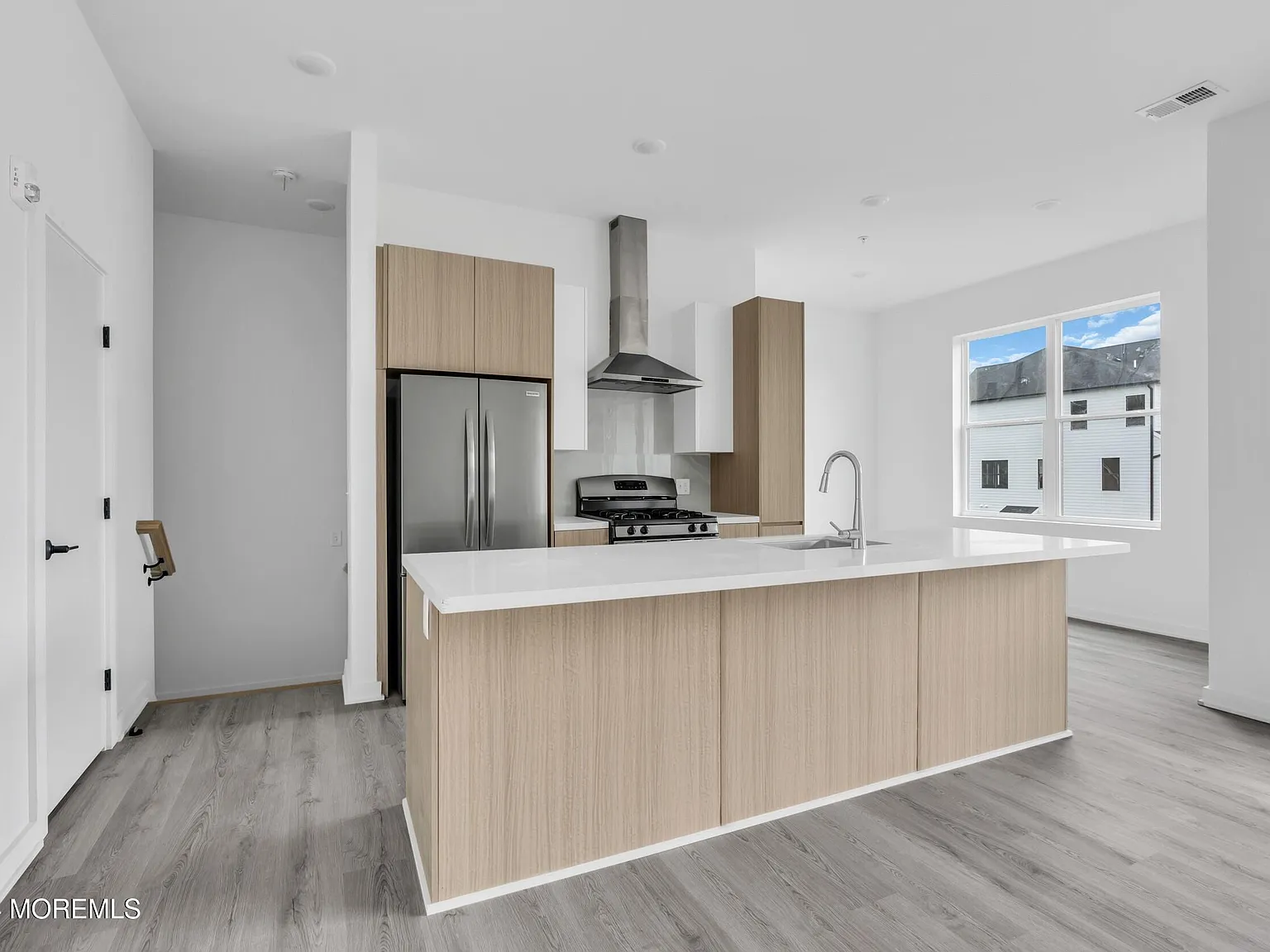 2 bed, 2.5 bath, 1259 sqft, $3,700 — Photo 3