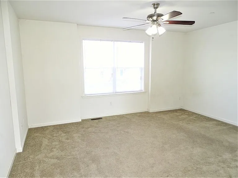 126 Wheatstone Ln — Photo 2