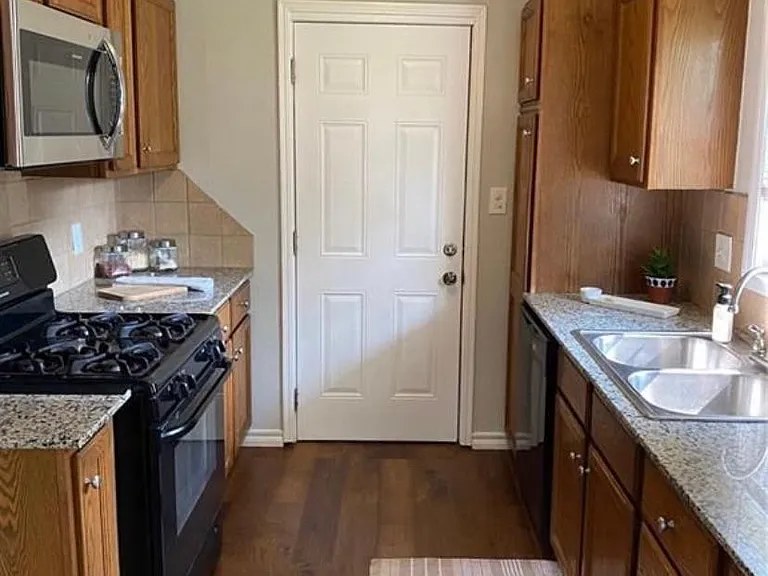 9316 Greystone Ave — Photo 8