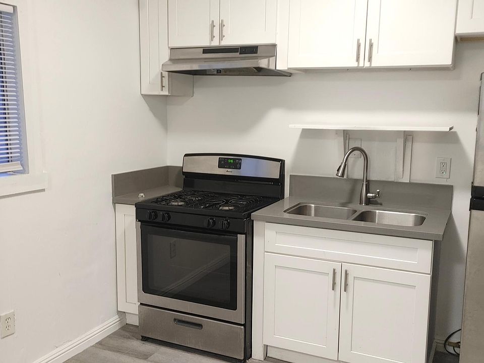 1st image of 235 E Hullett St #1/2
