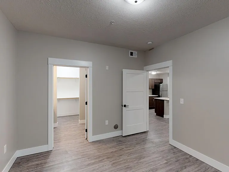 801 W Cedar St — Photo 85