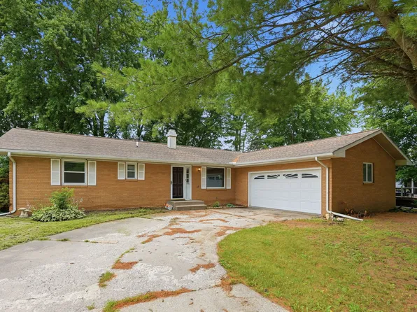 109 N 3rd St, Colona, IL 61241