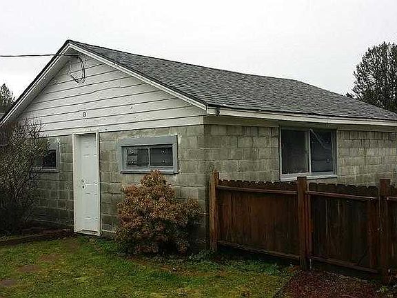 Detached garage
