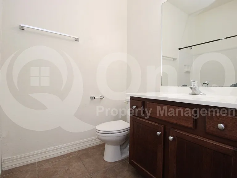 1456 E 9th St #216 — Photo 17