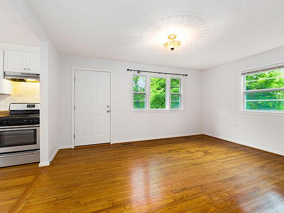 3rd image of 1910 Blanchard Ave