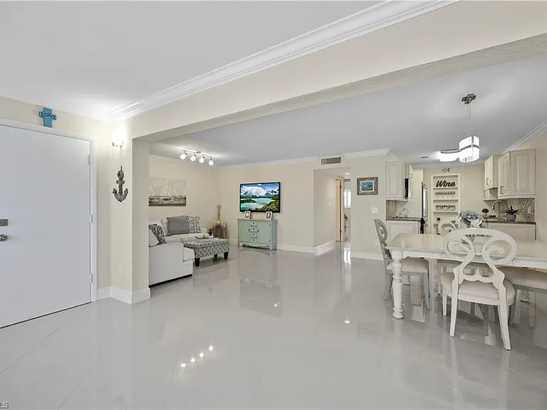 2100 Gulf Shore Blvd N #212 — Photo 5