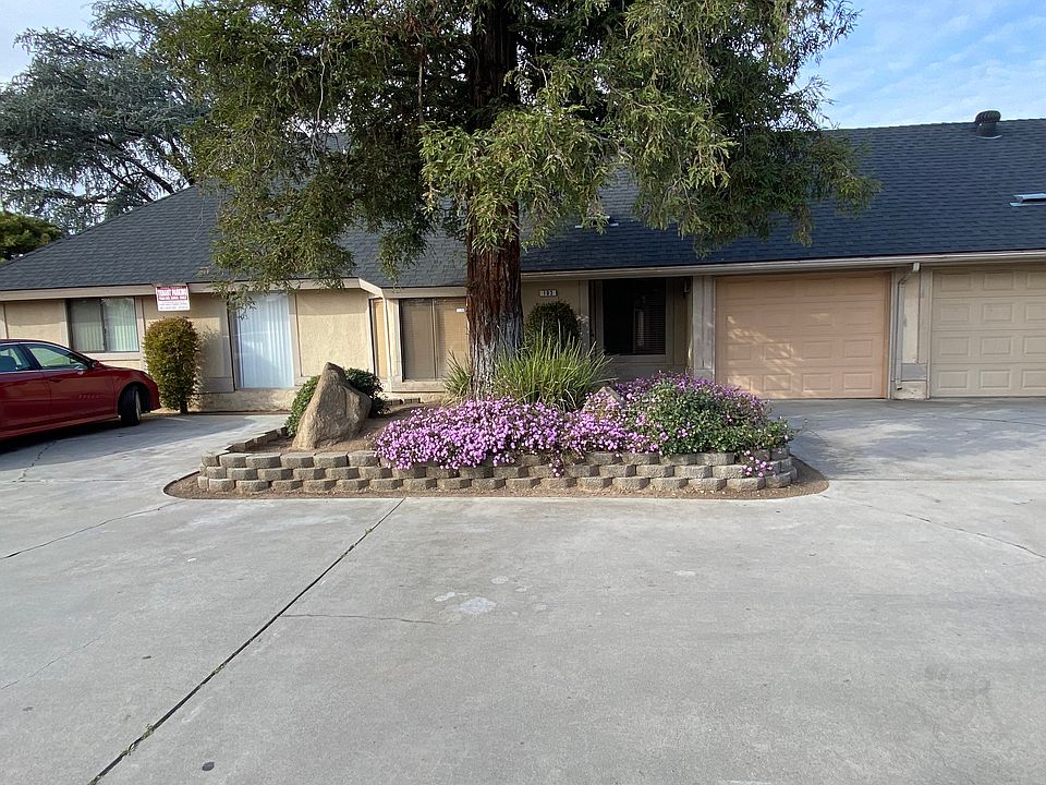 Front entrance of townhome