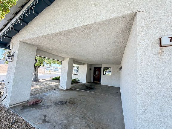 3rd image of 742 N Inyo St