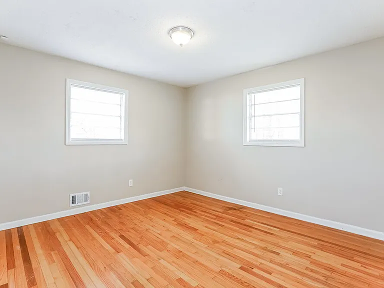 6570 Elsie St — Photo 11