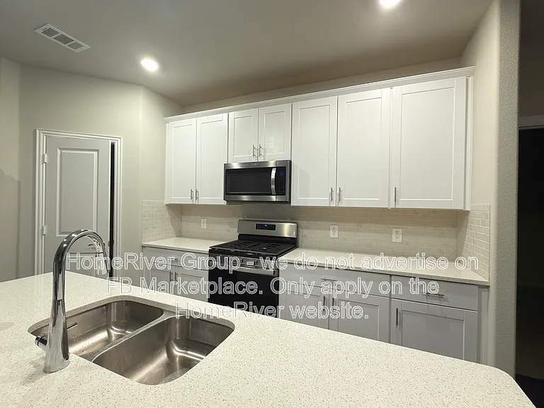 2385 Aspen Hill Dr — Photo 1
