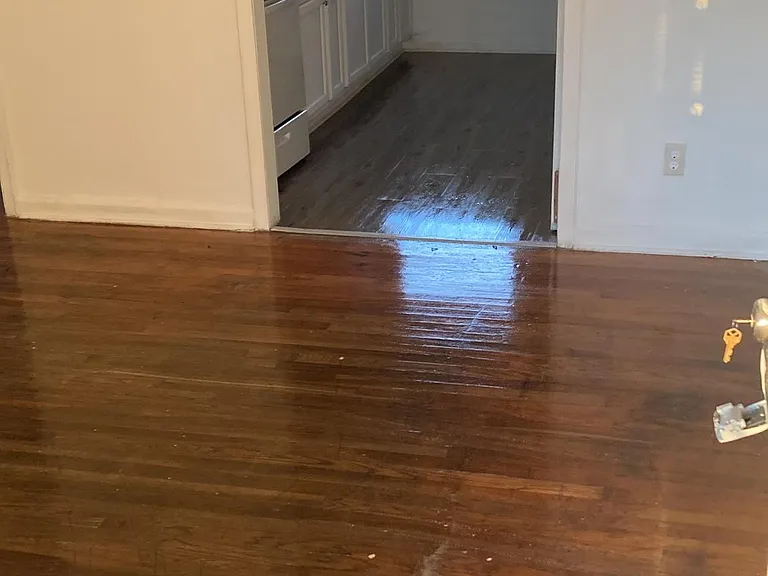 2504 Thompson Ave — Photo 3