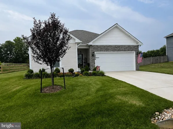 10030 Roulette Dr, Hagerstown, MD 21740