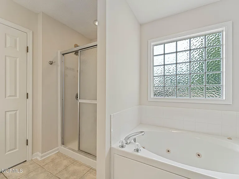 102 Mendover Dr — Photo 16