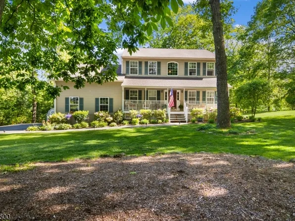 7 Lighthouse Cir, Jefferson Twp., NJ 07849