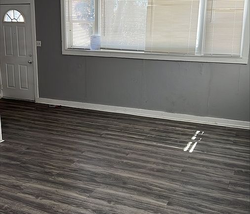 5th image of 1825 Emerson Ave N #1