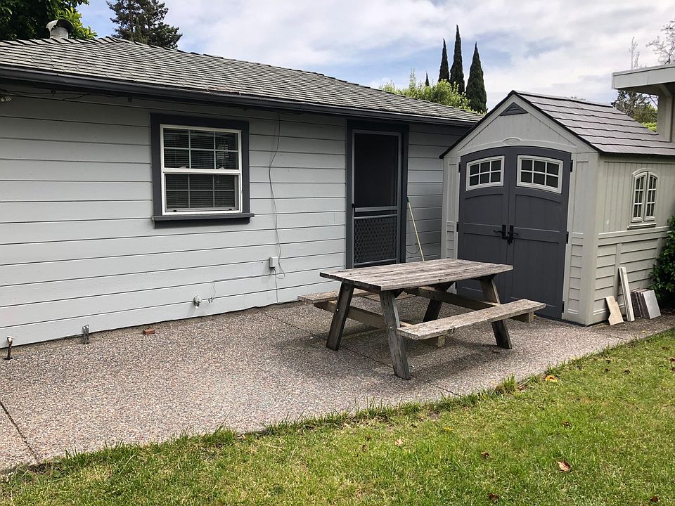 Front entrance to cottage