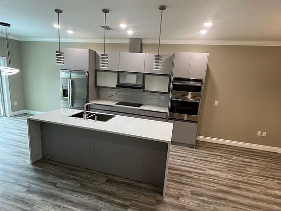 3rd image of 2033 Greenbriar Ter #2033