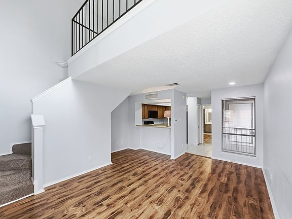 3rd image of 9835 Walnut St #208