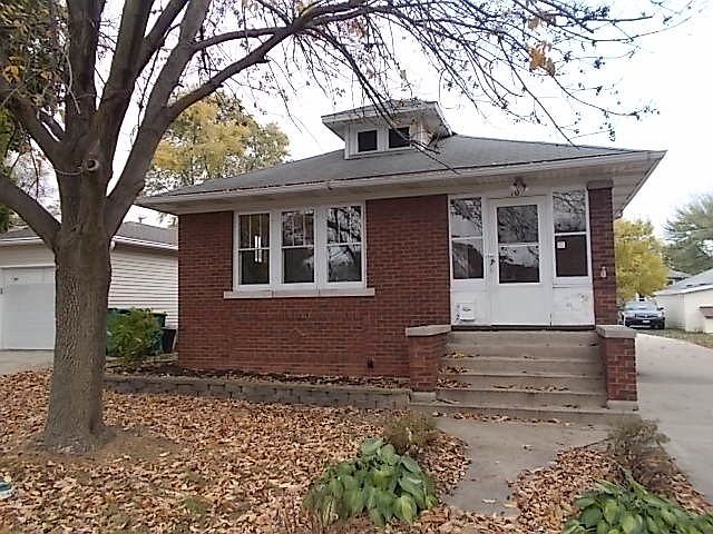 1st image of 10 Park Dr