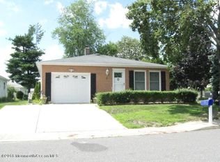 2 Marathon St, Toms River, NJ 08757