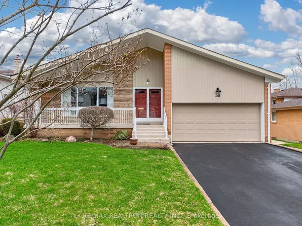 38 Colonnade Rd, Toronto, ON M2K 2L5