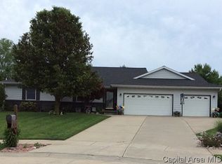 148 Parkway Dr, Chatham, IL 62629