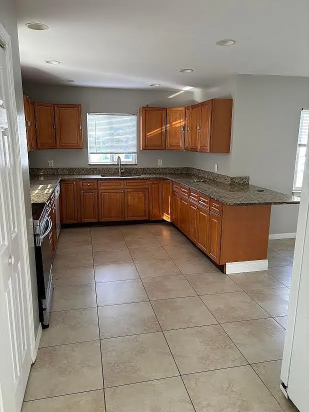 3 bed, 1652 sqft, $2,495 — Photo 4
