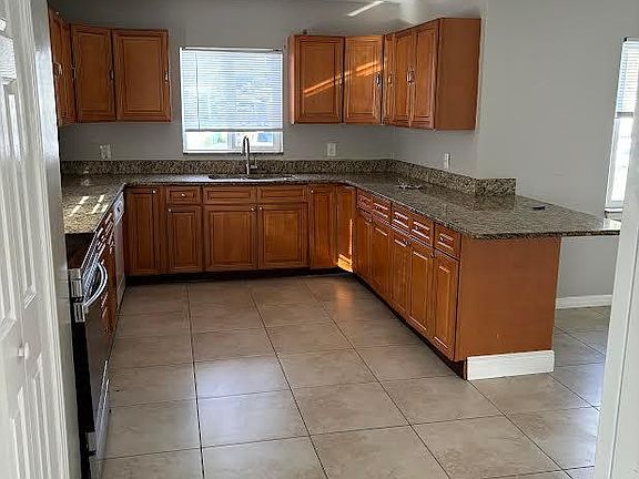 4th image of 2920 W Cherry St