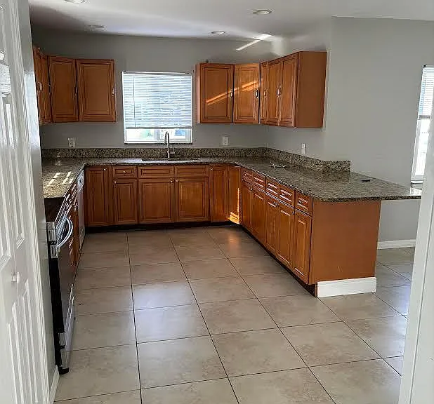2920 W Cherry St — Photo 4