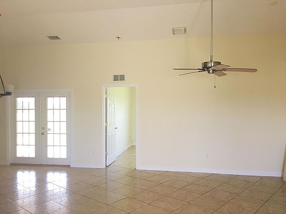 3rd image of 3790 66th Ave NE