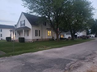 212 W 1st St, Morrisonville, IL 62546