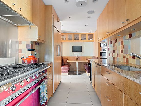 4th image of 425 E 86th St #15BC