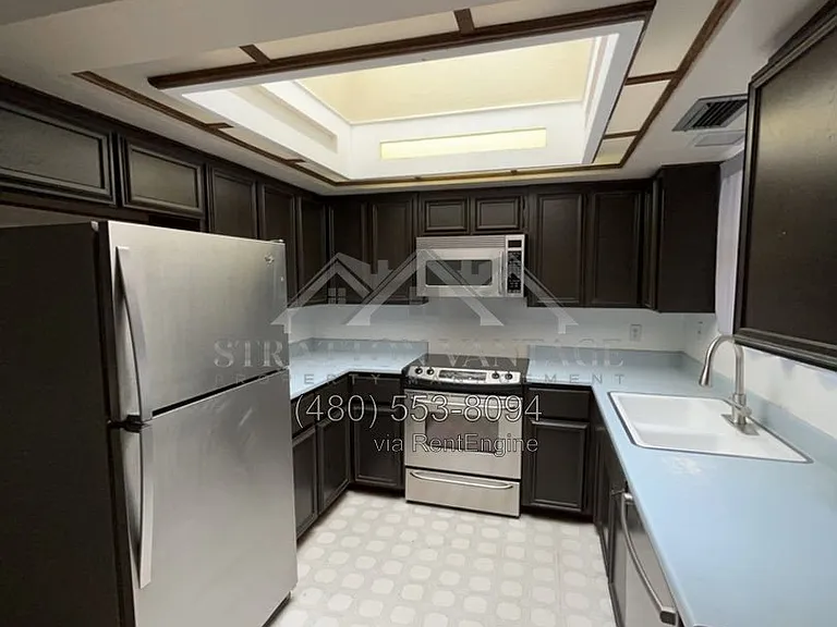 730 N Stewart — Photo 3