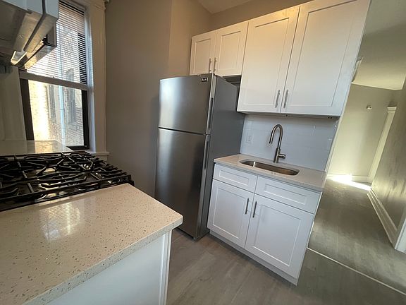 4th image of 2285 Kennedy Blvd #9