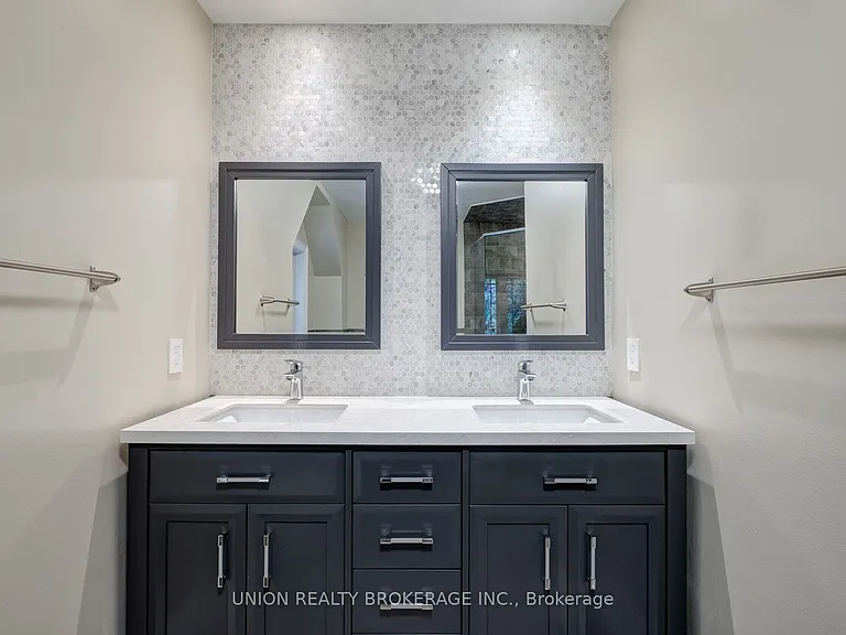 77 Logan Ave — Photo 15
